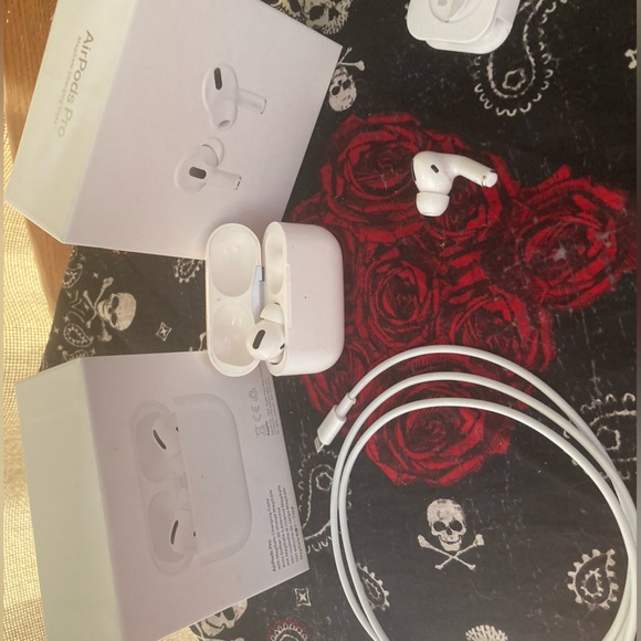 Apple AirPods, Pro 1st generation - Picture 3 of 3